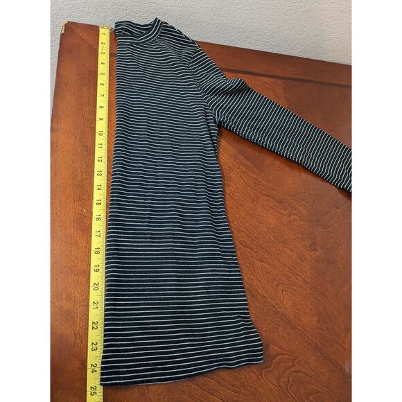 Universal Thread Knit Shirt Small Black Striped Long Sleeve Centre Seam Crewneck - Picture 6 of 8